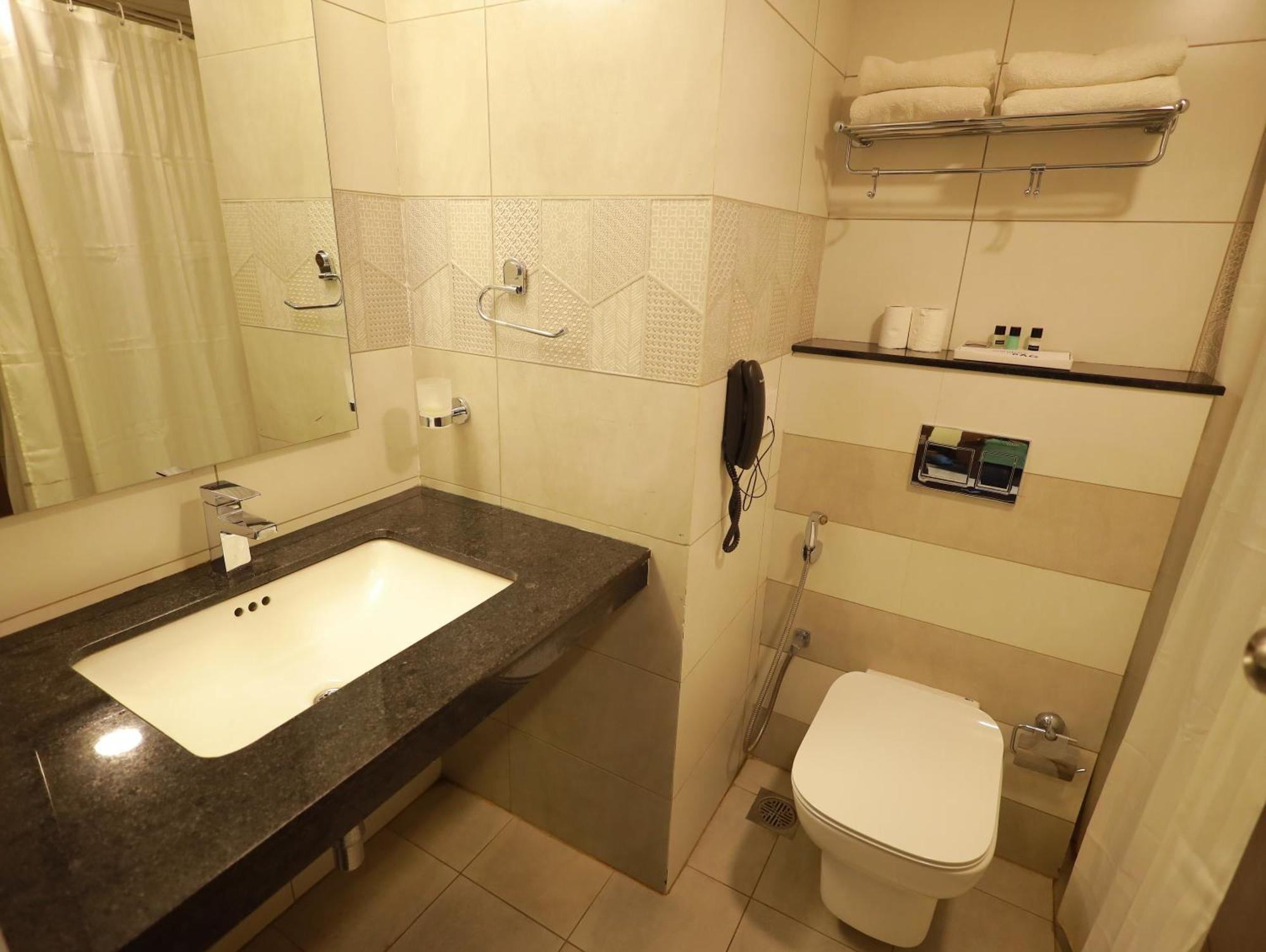 Kochi Arctic Hotel מראה חיצוני תמונה