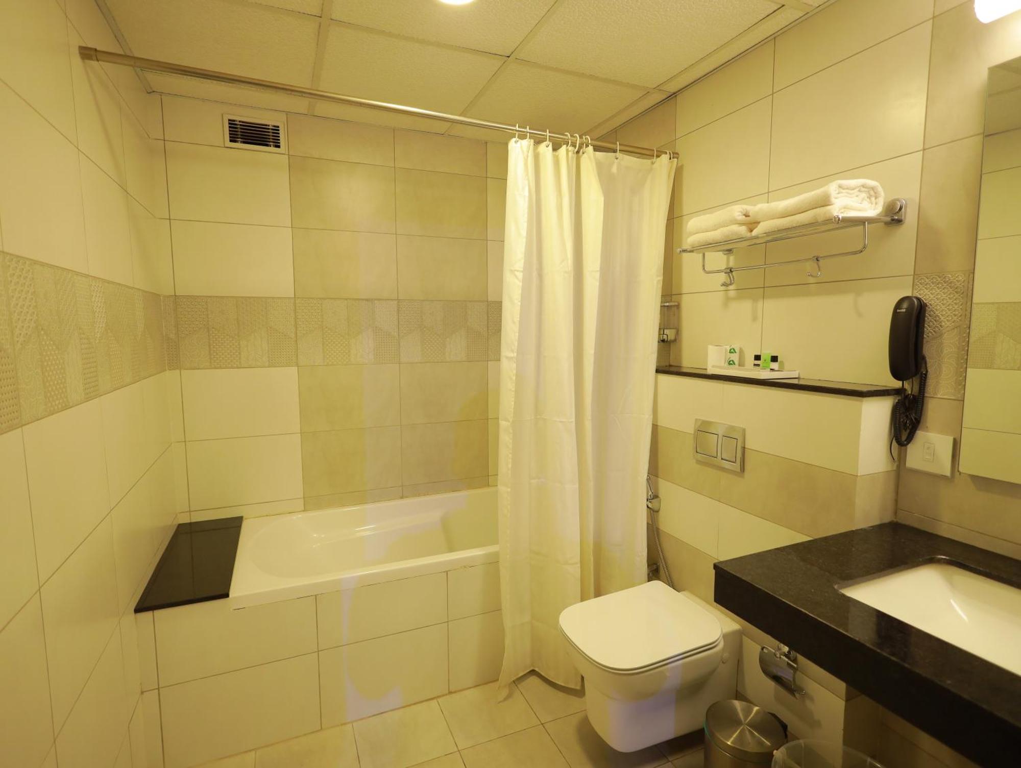Kochi Arctic Hotel מראה חיצוני תמונה